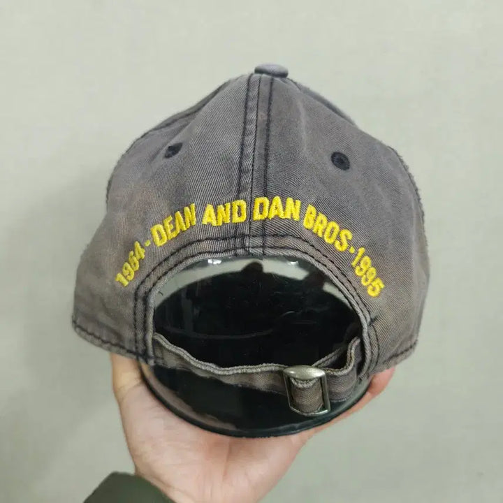 [SOLD OUT] 디스퀘어드2 페이드 볼캡