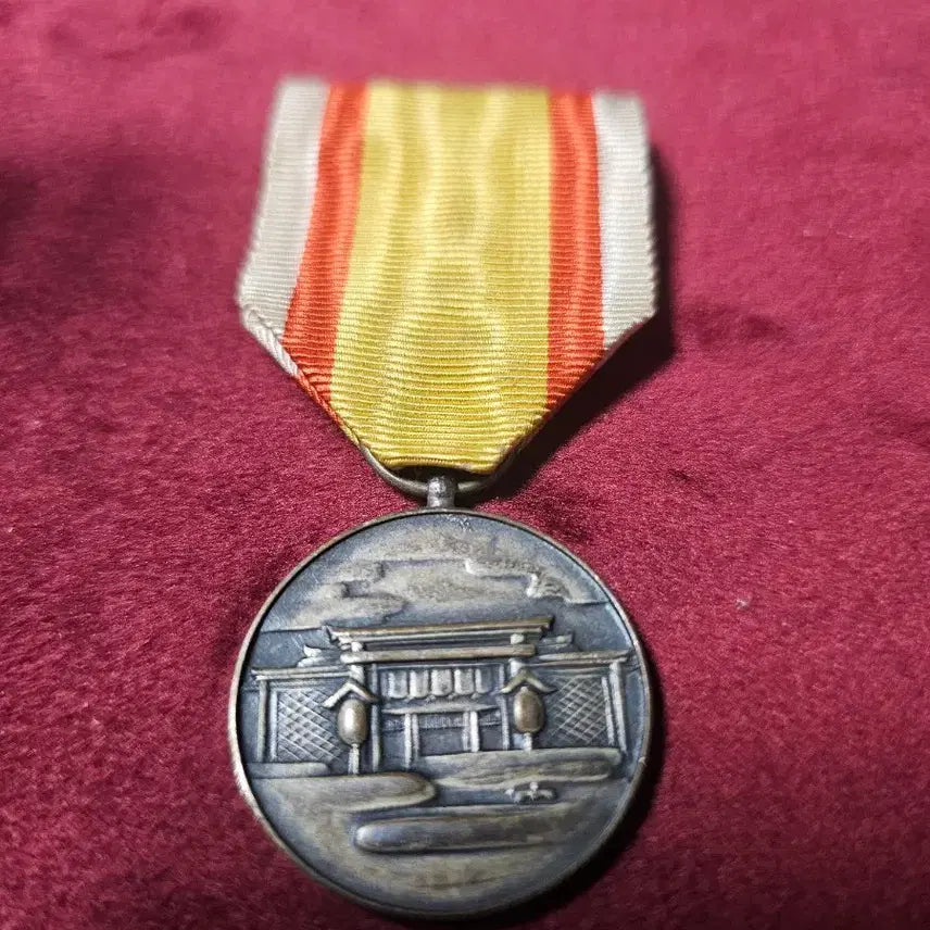 [BUNJANG] Manchukuo Commemorative Medal / 건국신묘 창건 기념장. 1940년.