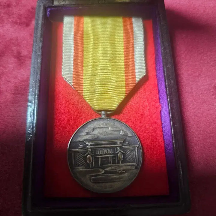 [BUNJANG] Manchukuo Commemorative Medal / 건국신묘 창건 기념장. 1940년.