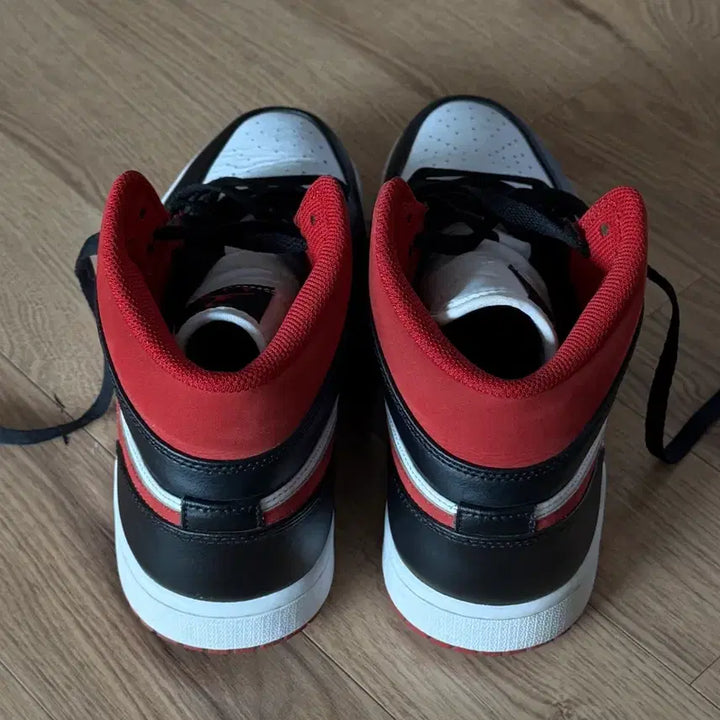 [BUNJANG] Nike Jordan 1 Mid Gym Red Black White 275 Sneakers / 조던 1 미드 짐레드 블랙 화이트 275