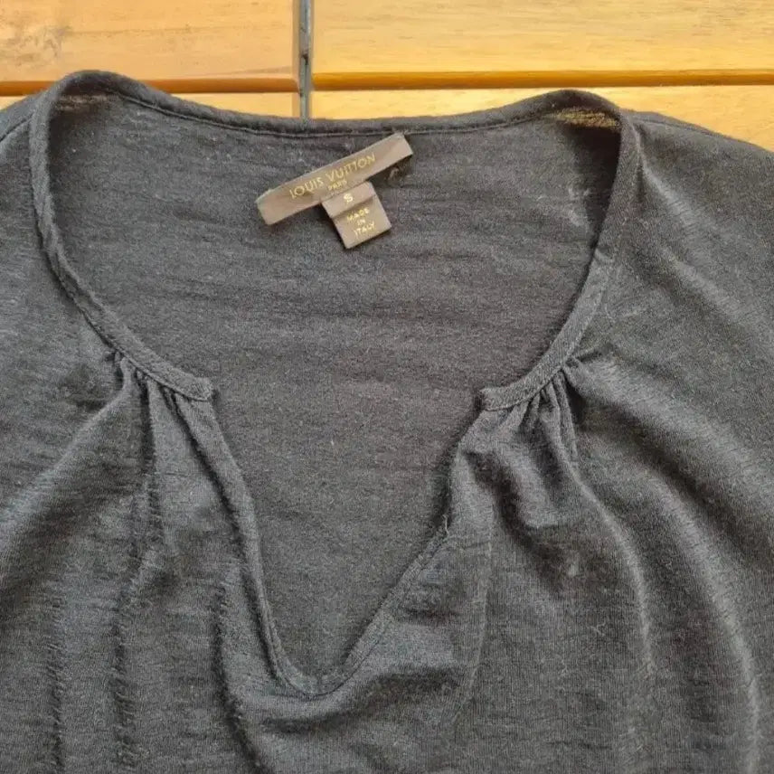 [BUNJANG] Louis Vuitton Black V-Neck T-Shirt / [정품루이비통] 블랙 브이넥