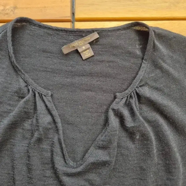 [BUNJANG] Louis Vuitton Black V-Neck T-Shirt / [정품루이비통] 블랙 브이넥