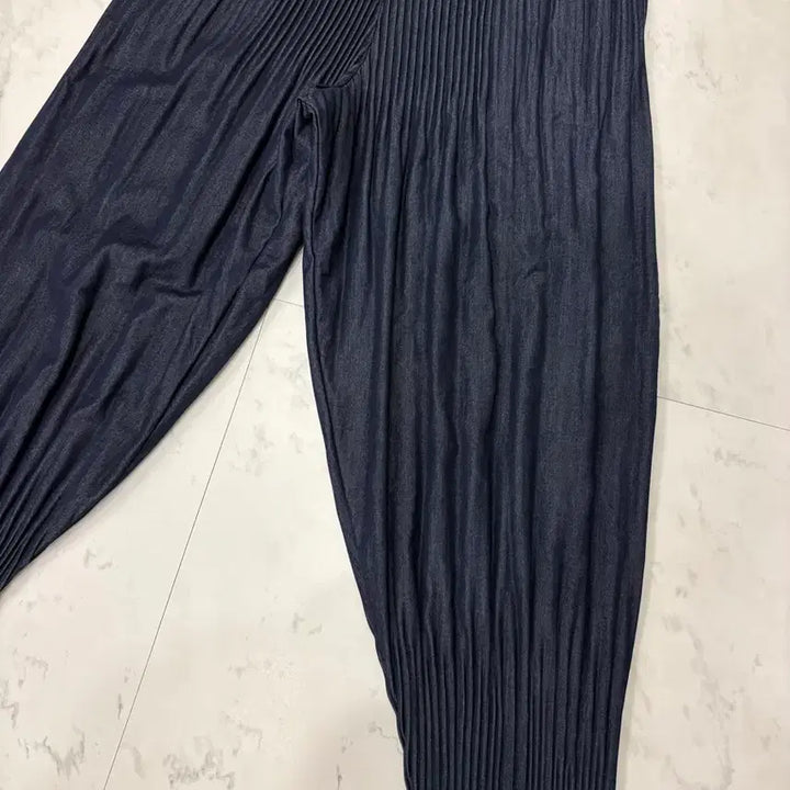 [BUNJANG] Yoicheu Pleated Banding Denim Pants / yoicheu pleats banding denim pants