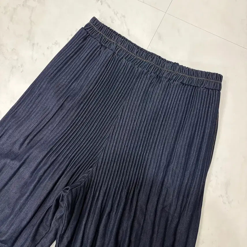[BUNJANG] Yoicheu Pleated Banding Denim Pants / yoicheu pleats banding denim pants