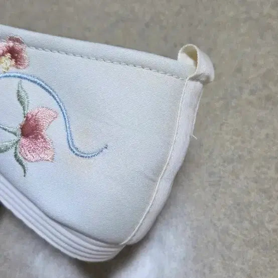 [BUNJANG] Floral Embroidered Court Shoes / 꽃신 사극여자신발