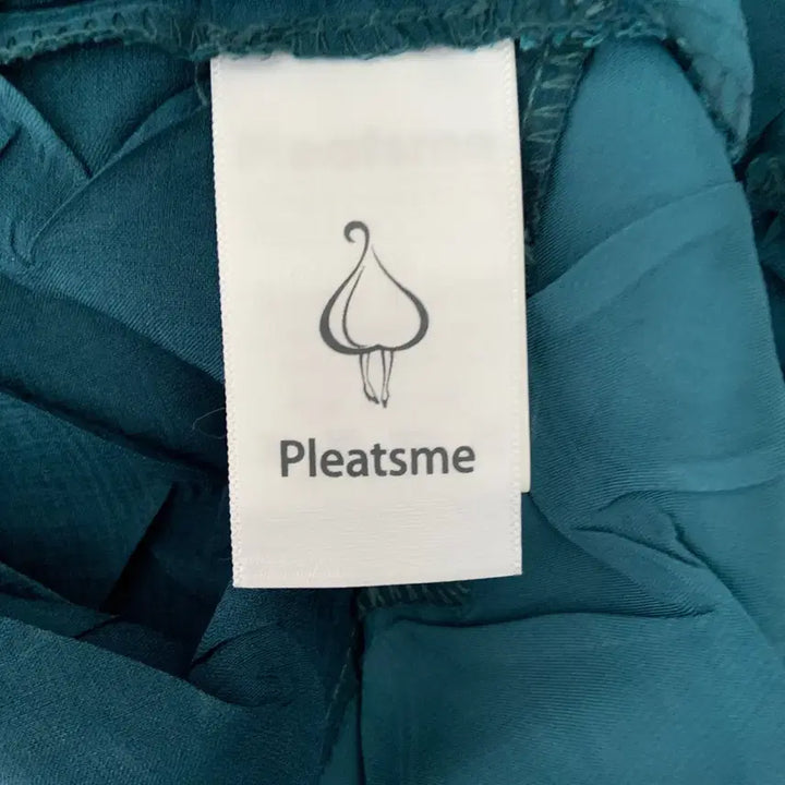 [SOLD OUT] Pleats me 플리츠 미 블라우스