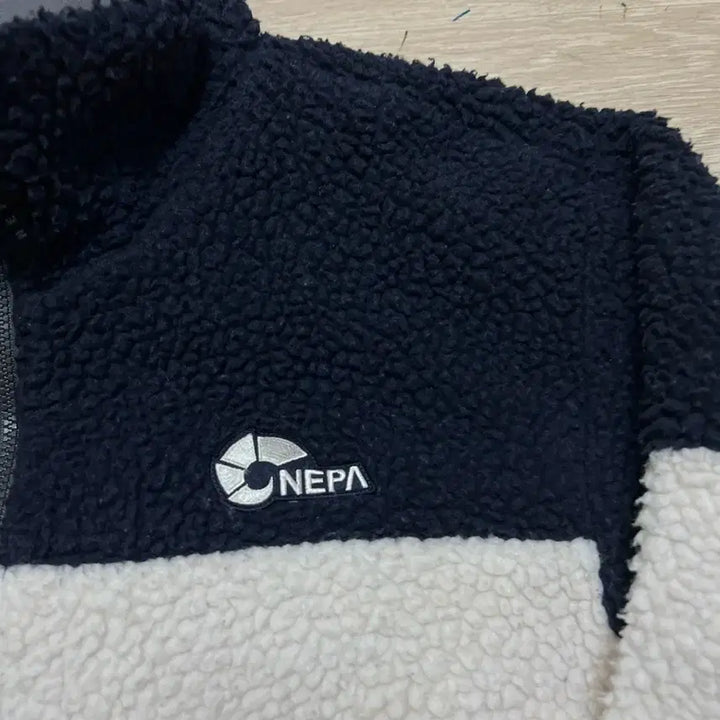[BUNJANG] Nepa Reversible Fleece Windbreaker Jacket / 네파 리버시블 후리스 바람막이 점퍼