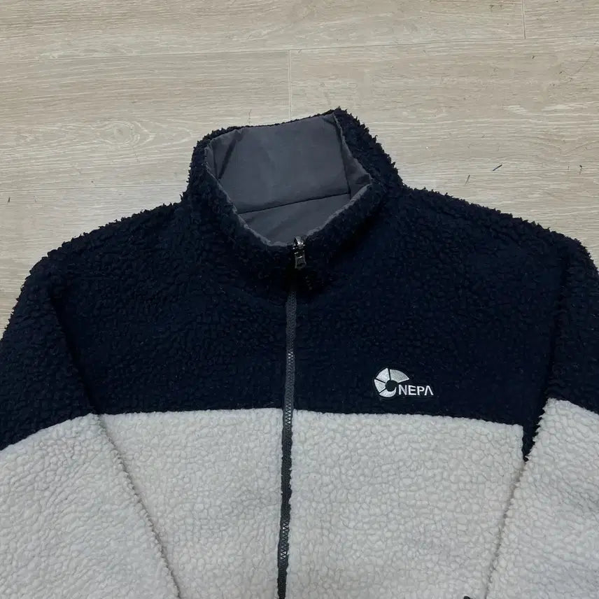 [BUNJANG] Nepa Reversible Fleece Windbreaker Jacket / 네파 리버시블 후리스 바람막이 점퍼