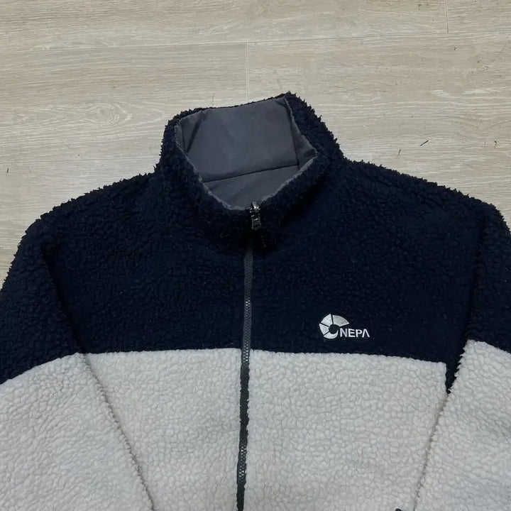 [BUNJANG] Nepa Reversible Fleece Windbreaker Jacket / 네파 리버시블 후리스 바람막이 점퍼