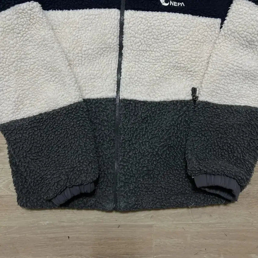 [BUNJANG] Nepa Reversible Fleece Windbreaker Jacket / 네파 리버시블 후리스 바람막이 점퍼