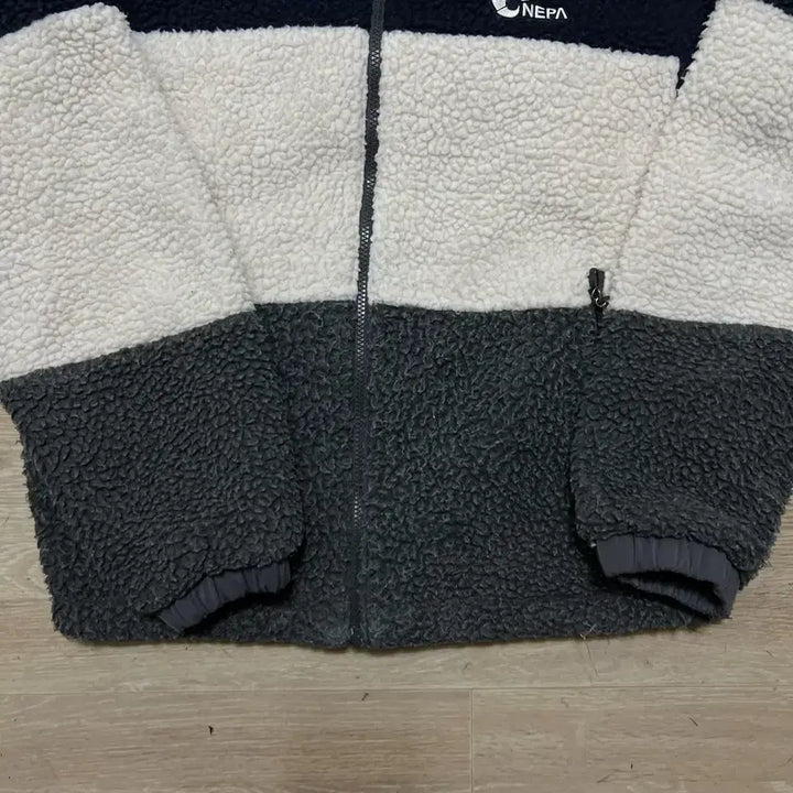[BUNJANG] Nepa Reversible Fleece Windbreaker Jacket / 네파 리버시블 후리스 바람막이 점퍼