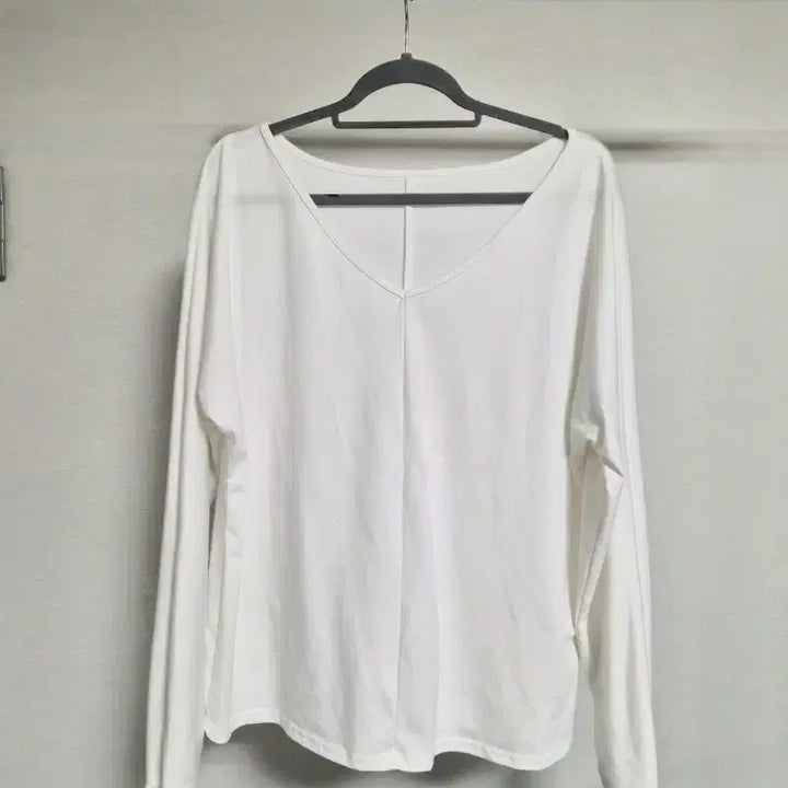 [BUNJANG] V-Neck Loose Fit T-shirt / 한번실착! 프리) 브이넥 루즈핏 티셔츠
