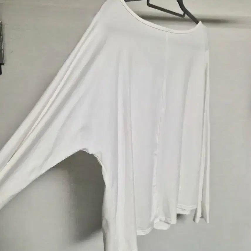 [BUNJANG] V-Neck Loose Fit T-shirt / 한번실착! 프리) 브이넥 루즈핏 티셔츠