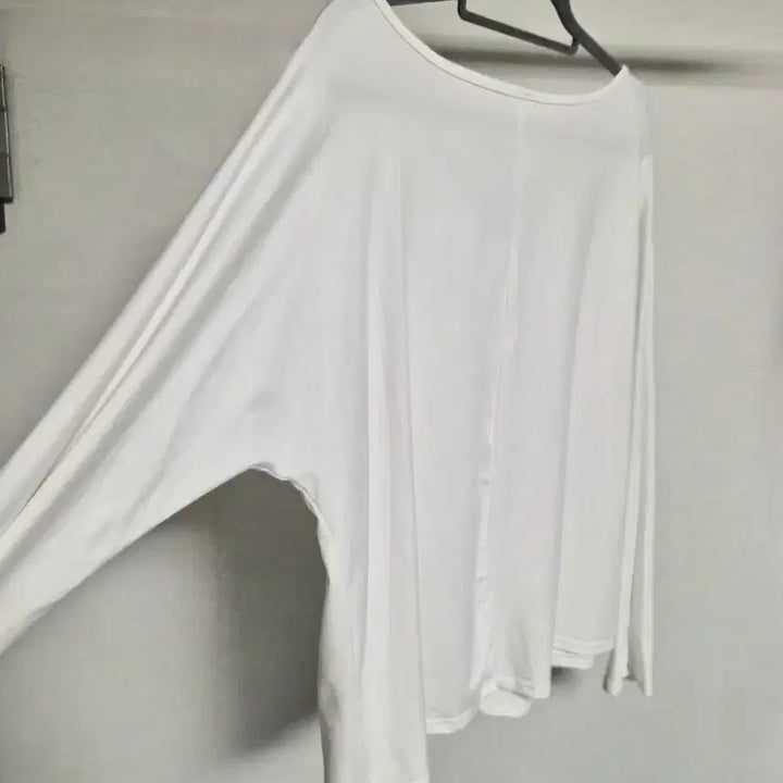 [BUNJANG] V-Neck Loose Fit T-shirt / 한번실착! 프리) 브이넥 루즈핏 티셔츠