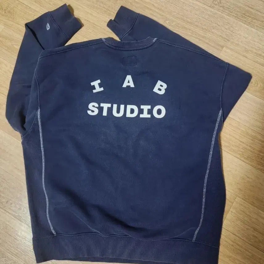 [BUNJANG] IAB Studio X Lee Pigment Sweatshirt / 아이앱 스튜디오 X 리 LEE 피그먼트 스웻셔츠