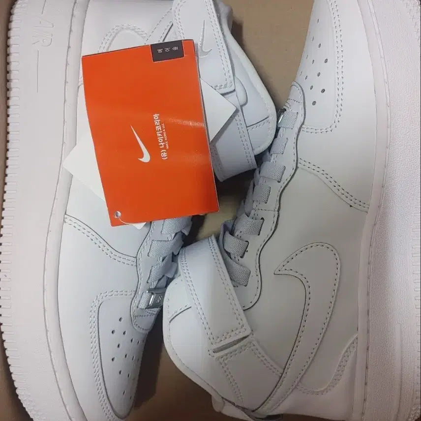 [BUNJANG] Nike Air Force 1 Mid White Sneakers / 새상품)나이키 230 에어포스1 미드 화이트 이지온 IH4228 100