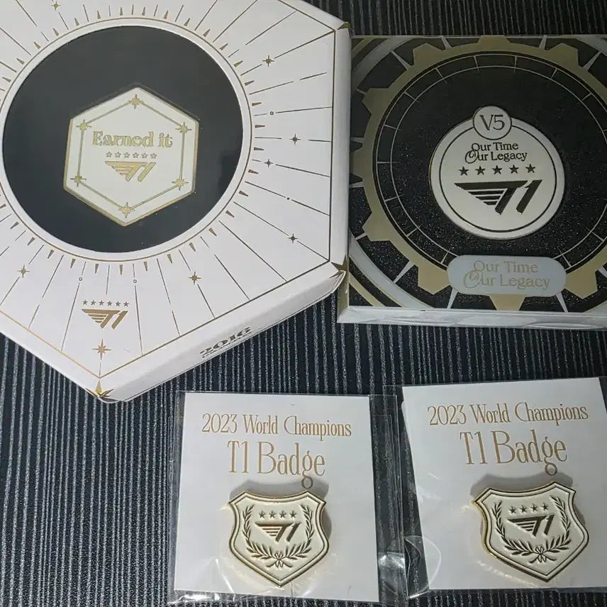 [BUNJANG] T1 Worlds Championship Badge Set / T1 뱃지 세트 (23,24,25 롤드컵 우승 기념)