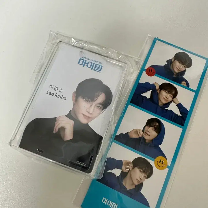[BUNJANG] Lee Junho My Meal ID Card and Life Photo Bundle Set / 이준호 마이밀 사원증하고 인생네컷 일괄 양도합니다