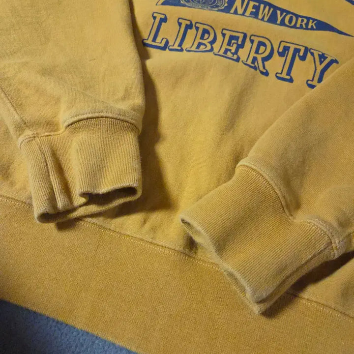 [BUNJANG] Outstanding Brooklyn Liberty Oversized Sweatshirt S Mustard / 아웃스탠딩 브루클린 리버티 오버핏 맨투맨 S 머스터드
