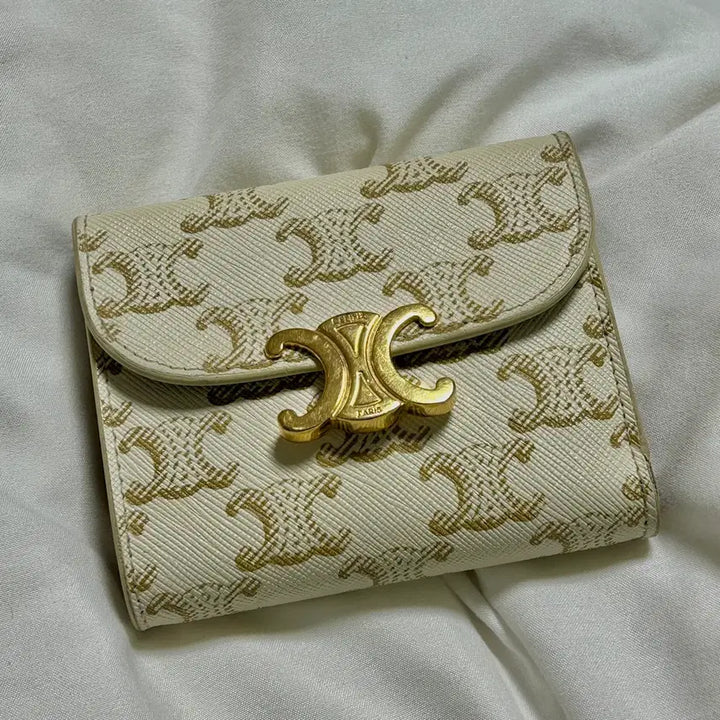 [BUNJANG] Celine Triomphe Small Wallet White Tan / 셀린느 트리옹프 스몰 반지갑 화이트탄