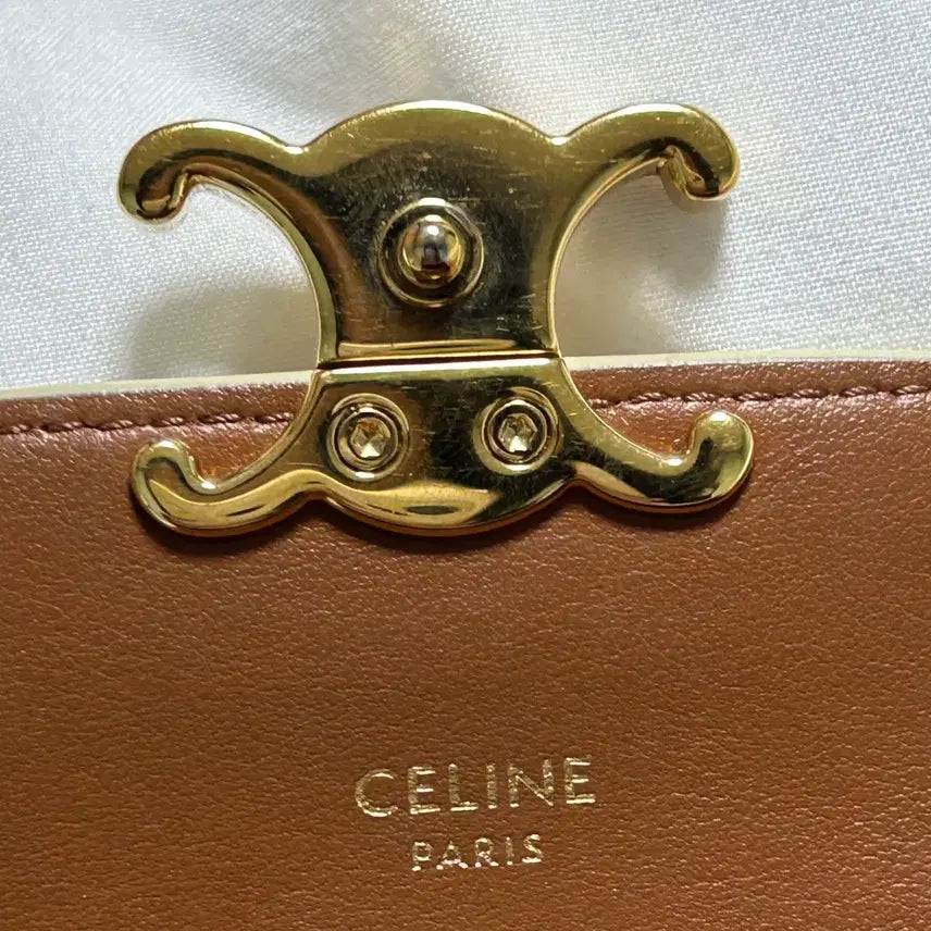[BUNJANG] Celine Triomphe Small Wallet White Tan / 셀린느 트리옹프 스몰 반지갑 화이트탄