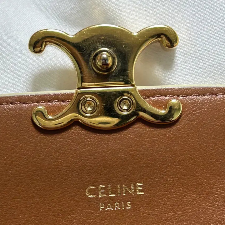 [BUNJANG] Celine Triomphe Small Wallet White Tan / 셀린느 트리옹프 스몰 반지갑 화이트탄