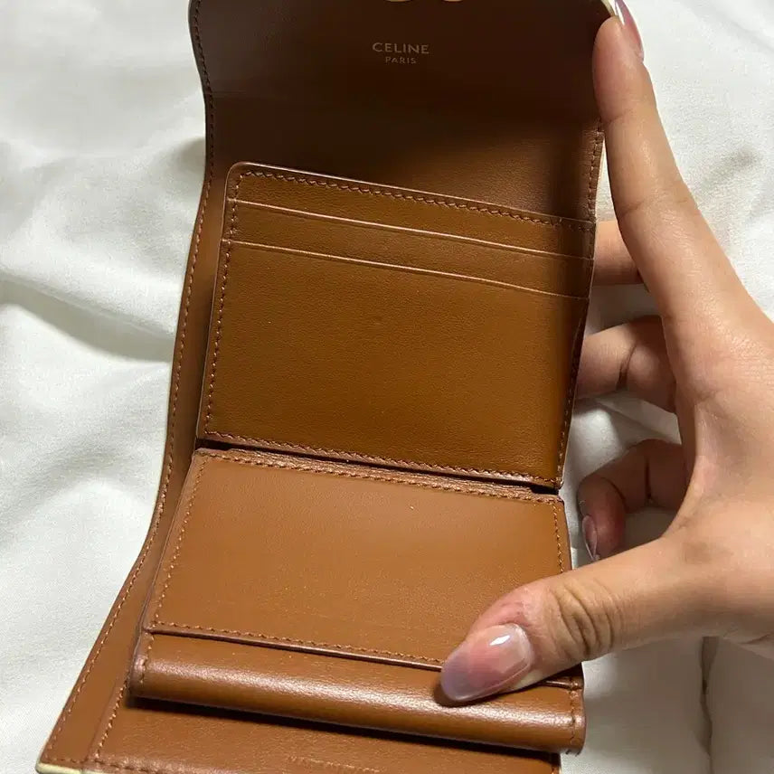 [BUNJANG] Celine Triomphe Small Wallet White Tan / 셀린느 트리옹프 스몰 반지갑 화이트탄