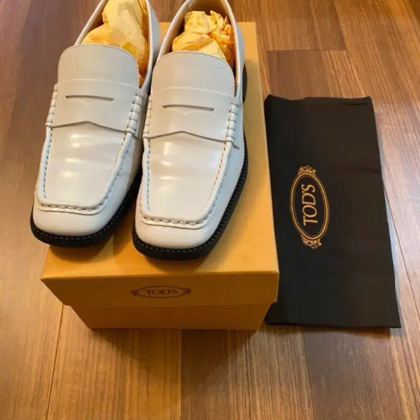 [BUNJANG] Tods White Loafers / 토즈 화이트 로퍼 240