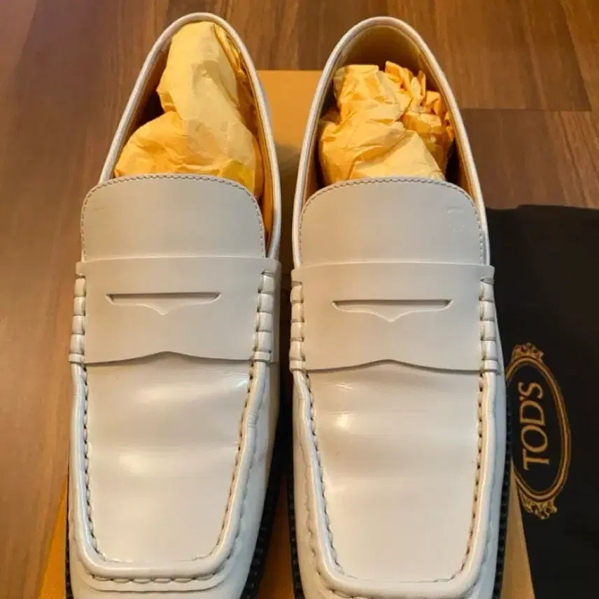 [BUNJANG] Tods White Loafers / 토즈 화이트 로퍼 240