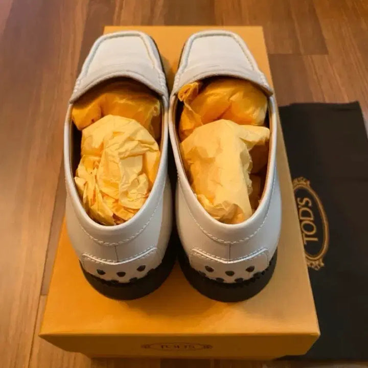 [BUNJANG] Tods White Loafers / 토즈 화이트 로퍼 240