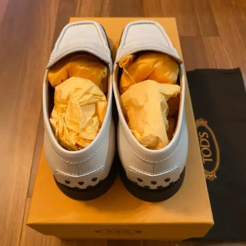 [BUNJANG] Tods White Loafers / 토즈 화이트 로퍼 240