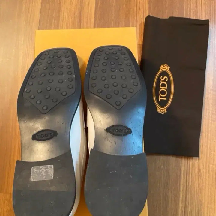 [BUNJANG] Tods White Loafers / 토즈 화이트 로퍼 240