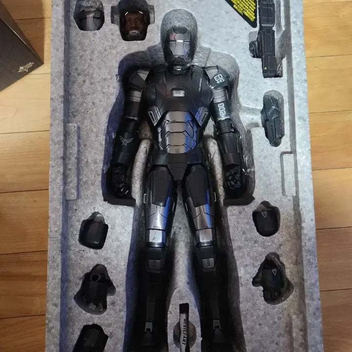 [BUNJANG] Hot Toys War Machine Mark 2 Iron Man Figure / 핫토이 워머신 마크2 워머신2 아이언맨 피규어