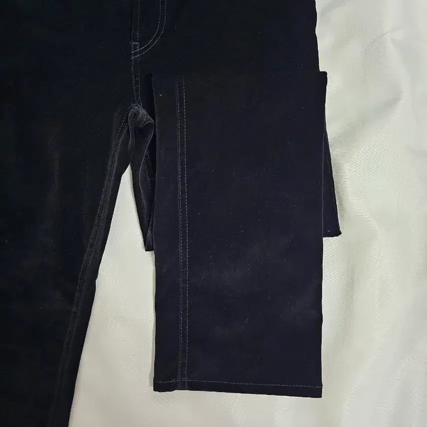 [SOLD OUT] (새상품)프라다 블랙 벨벳 바지팝니다