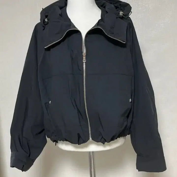 [BUNJANG] SYSTEM Hooded Cropped Windbreaker Jacket Black / 23년한섬 SYSTEM 시스템 후드 점퍼 55 블랙 크롭 바람막이
