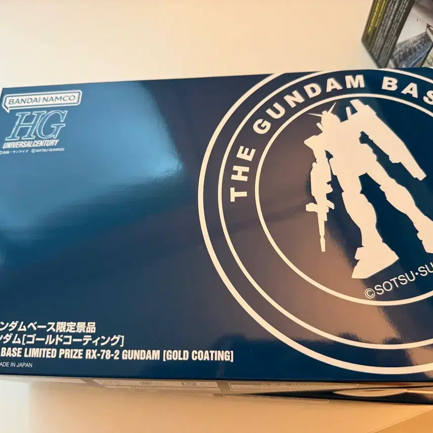 [BUNJANG] Bandai 45th Anniversary Gundam Base HG First Gundam Gold Coating Model Kit / 반다이 45주년 건담베이스 HG 퍼스트건담 골드코팅 + 베이스