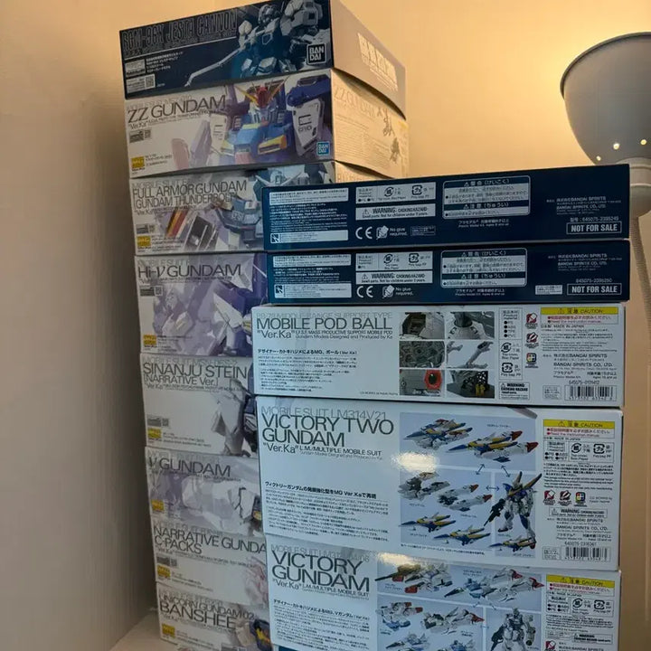 [BUNJANG] Bandai 45th Anniversary Gundam Base HG First Gundam Gold Coating Model Kit / 반다이 45주년 건담베이스 HG 퍼스트건담 골드코팅 + 베이스