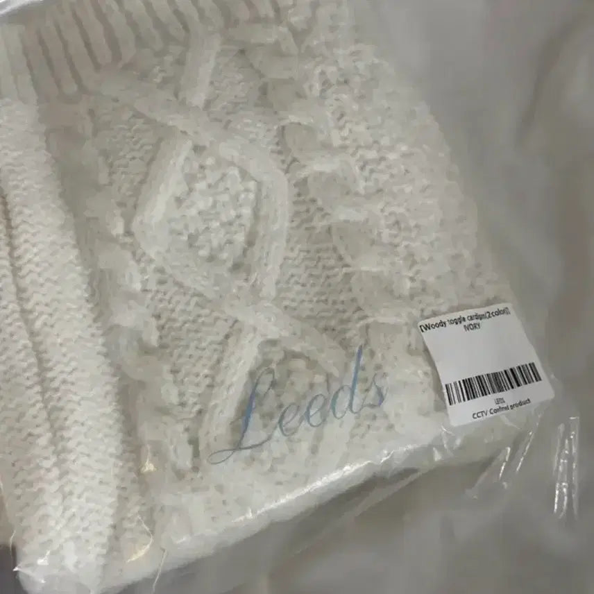[SOLD OUT] (실사o) 샵리즈 leeds 우디 토글 가디건 아이보리 새상품
