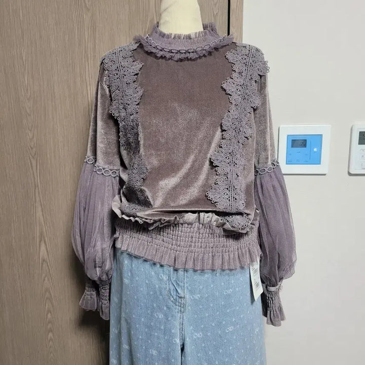 [BUNJANG] Jade Showroom Lace Velvet Blouse / 제이드쇼품 미사용품 레이스 벨벳 블라우스  free