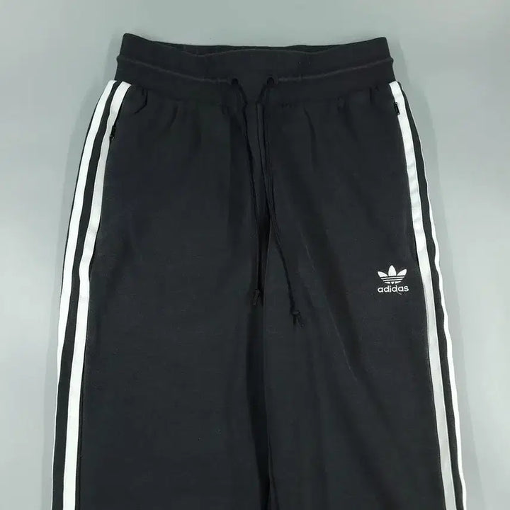 [BUNJANG] Adidas Pigment Black Trefoil Logo Jogger Sweatpants / 아디다스 피그먼트 블랙 화이트 트레포일 로고 삼선 밴딩 조거팬츠 스웻팬츠