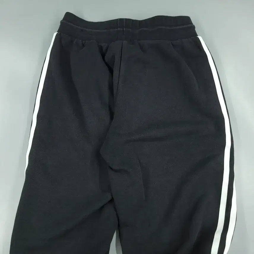 [BUNJANG] Adidas Pigment Black Trefoil Logo Jogger Sweatpants / 아디다스 피그먼트 블랙 화이트 트레포일 로고 삼선 밴딩 조거팬츠 스웻팬츠