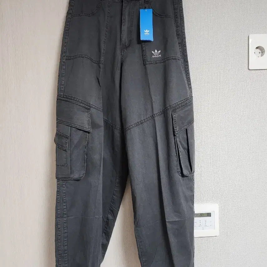 [BUNJANG] Adidas Cargo Pants Charcoal Gray M / 아디다스 카고 바지 먹색.M 새상품