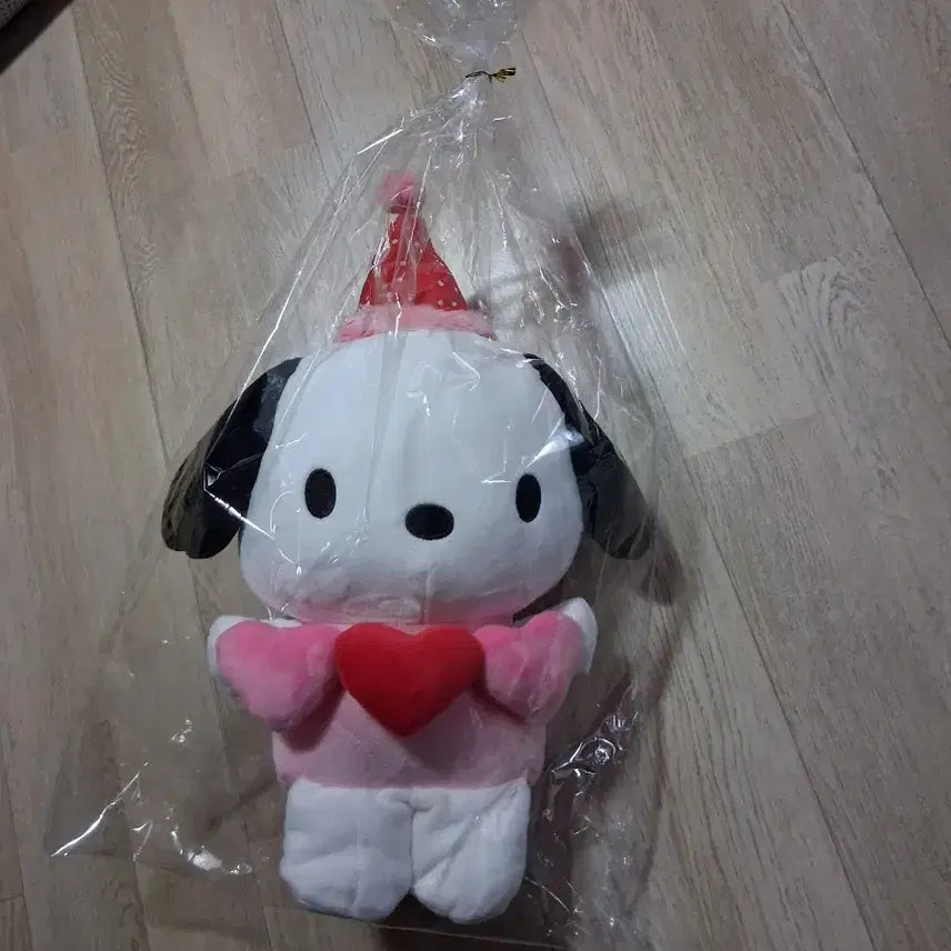 [BUNJANG] Sanrio Pochacco Triple Heart Plush Doll / 산리오 포챠코 봉제인형 트리플하트(무료배송 )