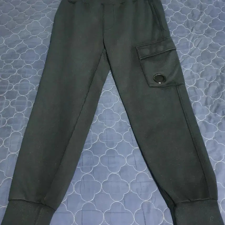 [BUNJANG] CP Company Lens Patch Cargo Jogger Pants (Black, M) / CP컴퍼니 렌즈와펜 포켓 스웨트 카고 조거팬츠 블랙 (M)