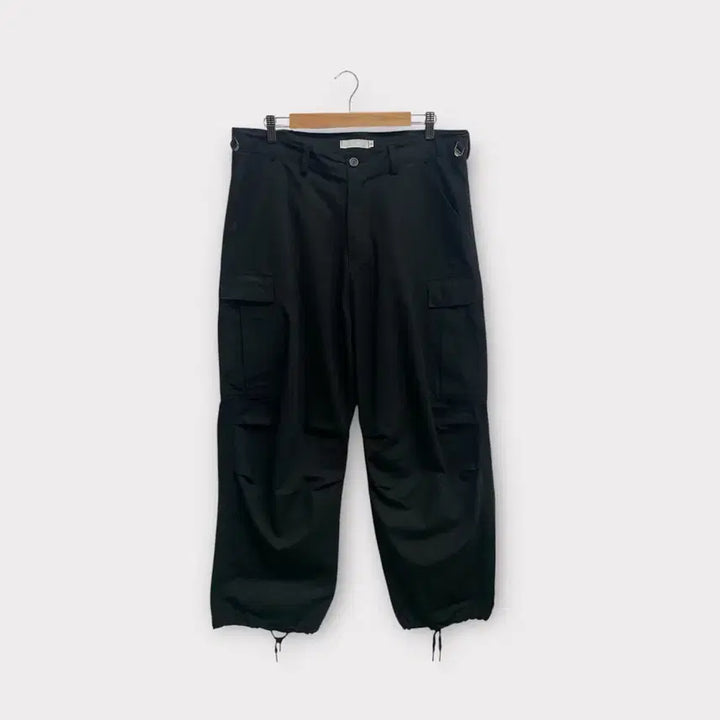 [BUNJANG] NEDEWS Black Cargo Pants - Size 2 / NEDEWS 포켓 블랙 카고팬츠-2사이즈
