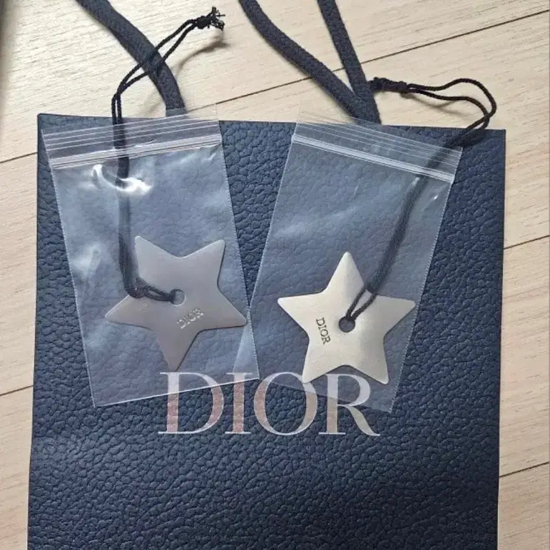 [BUNJANG] Dior Star Ornament Shopping Bag Bundle / 디올 쇼핑백 + 별 참 2개