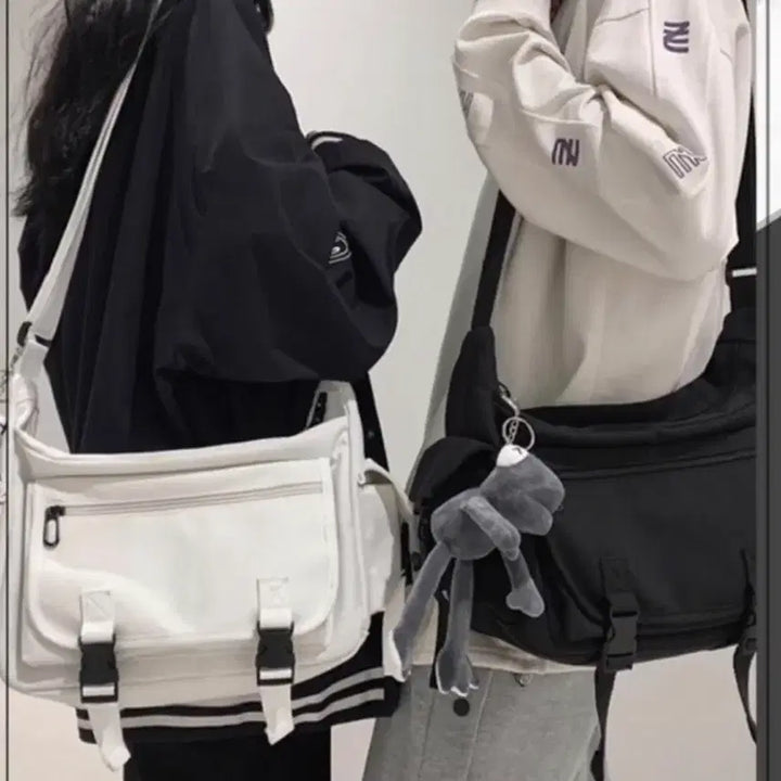 [BUNJANG] Unisex Casual Messenger Bag - White / 남녀공용 캐주얼 메신저백 / 숄더백 - 화이트