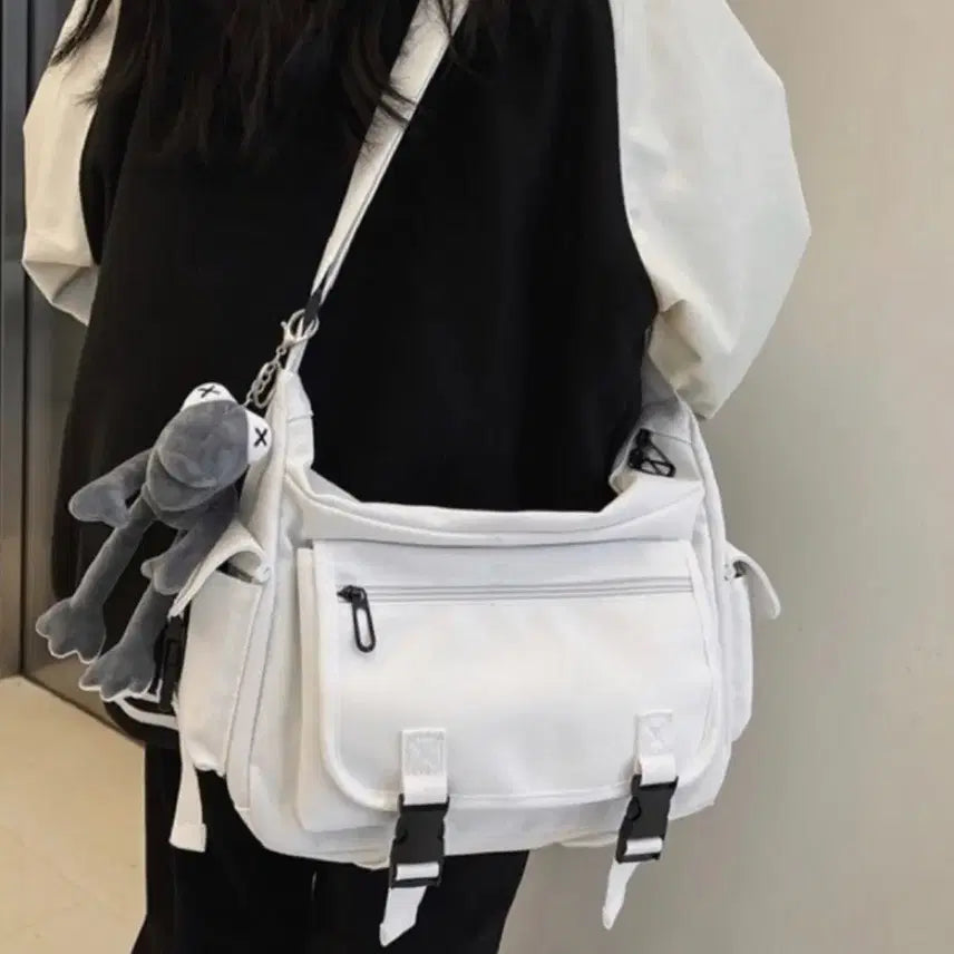 [BUNJANG] Unisex Casual Messenger Bag - White / 남녀공용 캐주얼 메신저백 / 숄더백 - 화이트