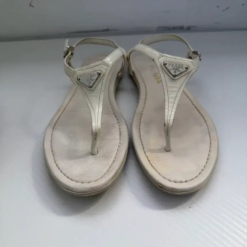 [BUNJANG] Prada Triangle Logo White Thong Sandals 37 / 정품) 프라다 삼각로고 화이트 쪼리 샌들 37
