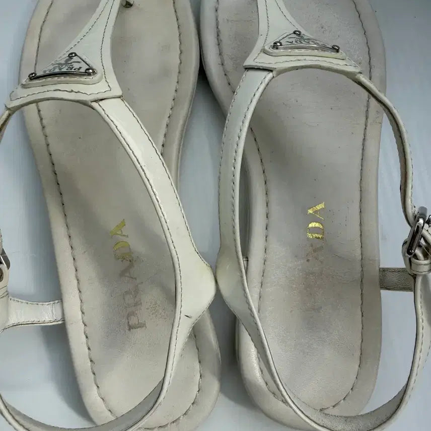 [BUNJANG] Prada Triangle Logo White Thong Sandals 37 / 정품) 프라다 삼각로고 화이트 쪼리 샌들 37